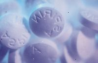 Φωτογραφία από πολλά λευκά χάπια επισημαίνονται ασπιρίνη