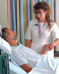 Εικόνα μια γυναίκα νοσοκόμα με έναν ασθενή