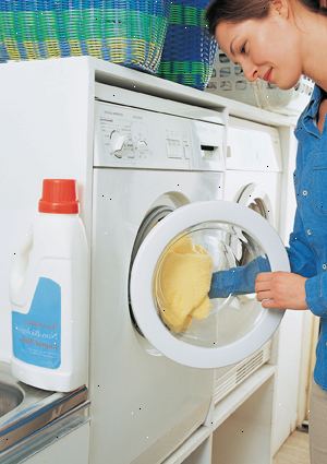 Πλύνετε κλινοσκεπάσματα σε ζεστό νερό (130 ° στ) κάθε εβδομάδα.